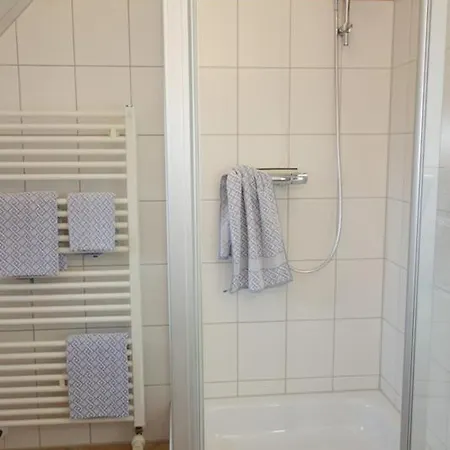 Hues Dikstian- 5 *