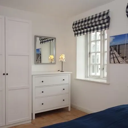 Hues Dikstian- 5 Апартаменты Alkersum